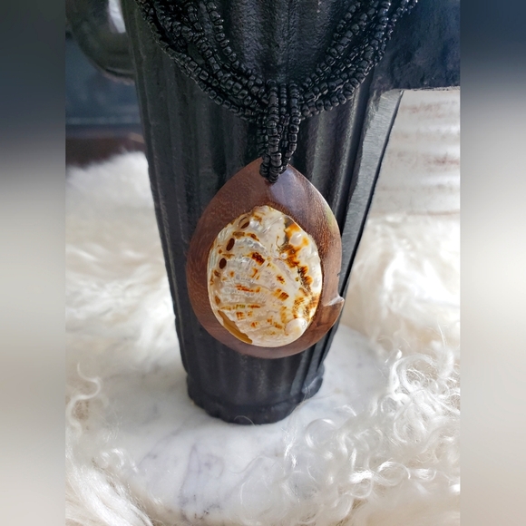 Unique shell, wood/beaded necklace - Picture 1 of 4